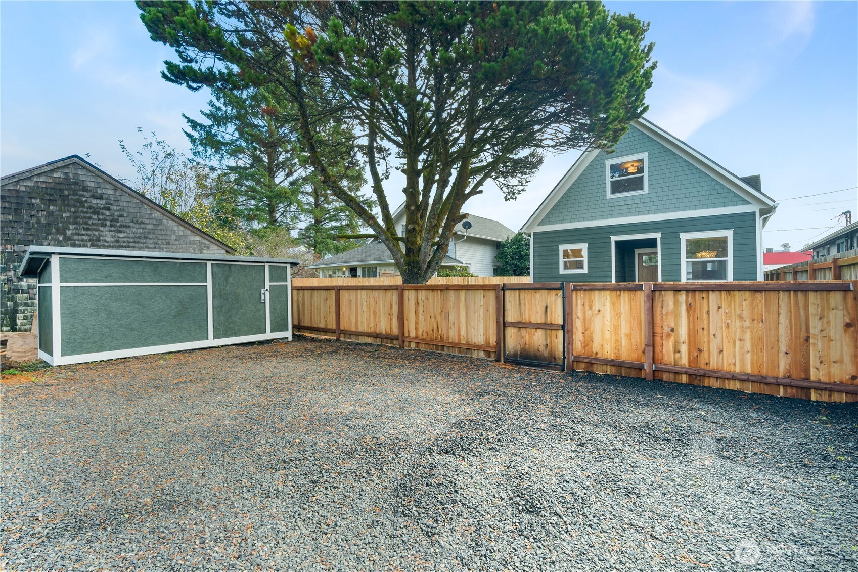 915 Eklund Avenue , Hoquiam, WA 98550