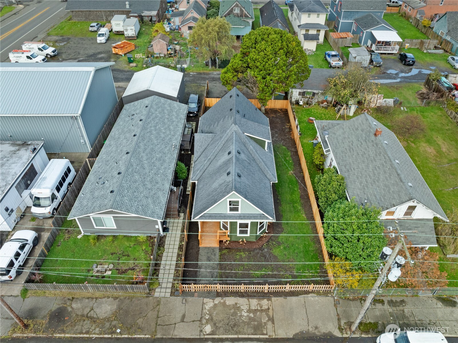 915 Eklund Avenue , Hoquiam, WA 98550