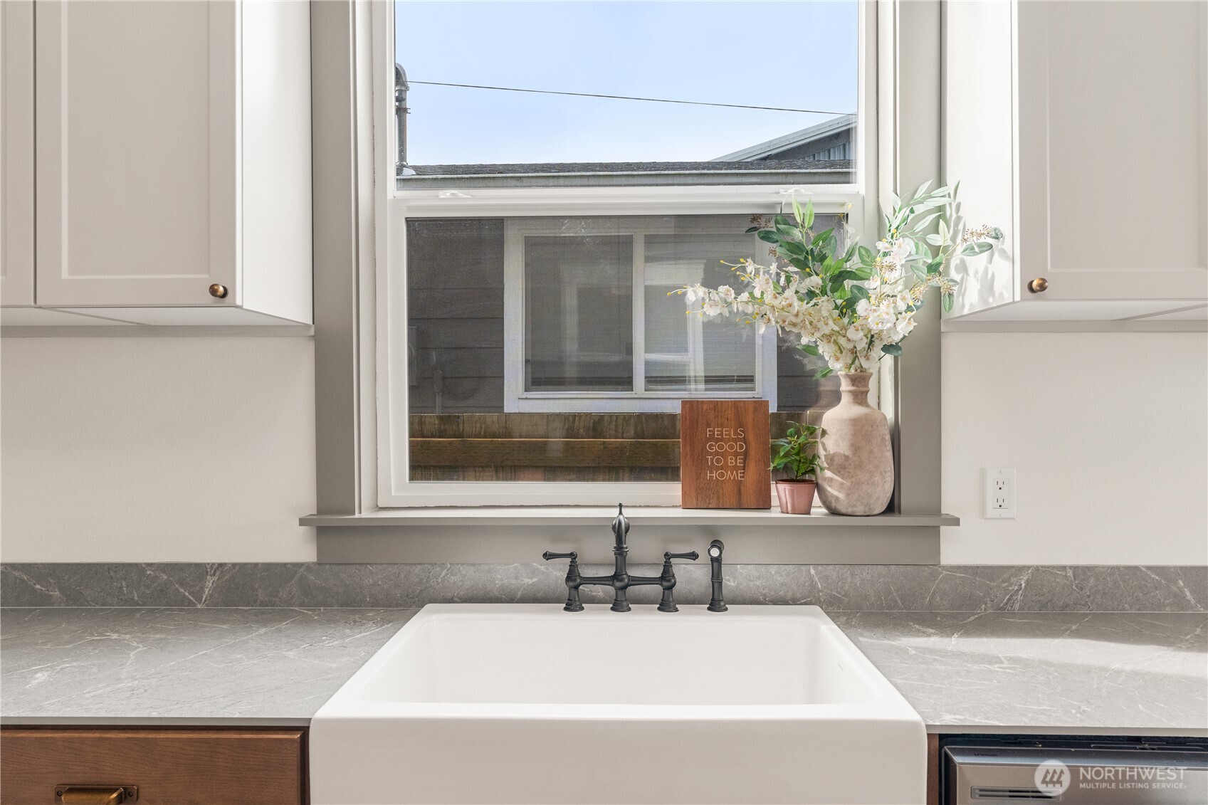 915 Eklund Avenue , Hoquiam, WA 98550