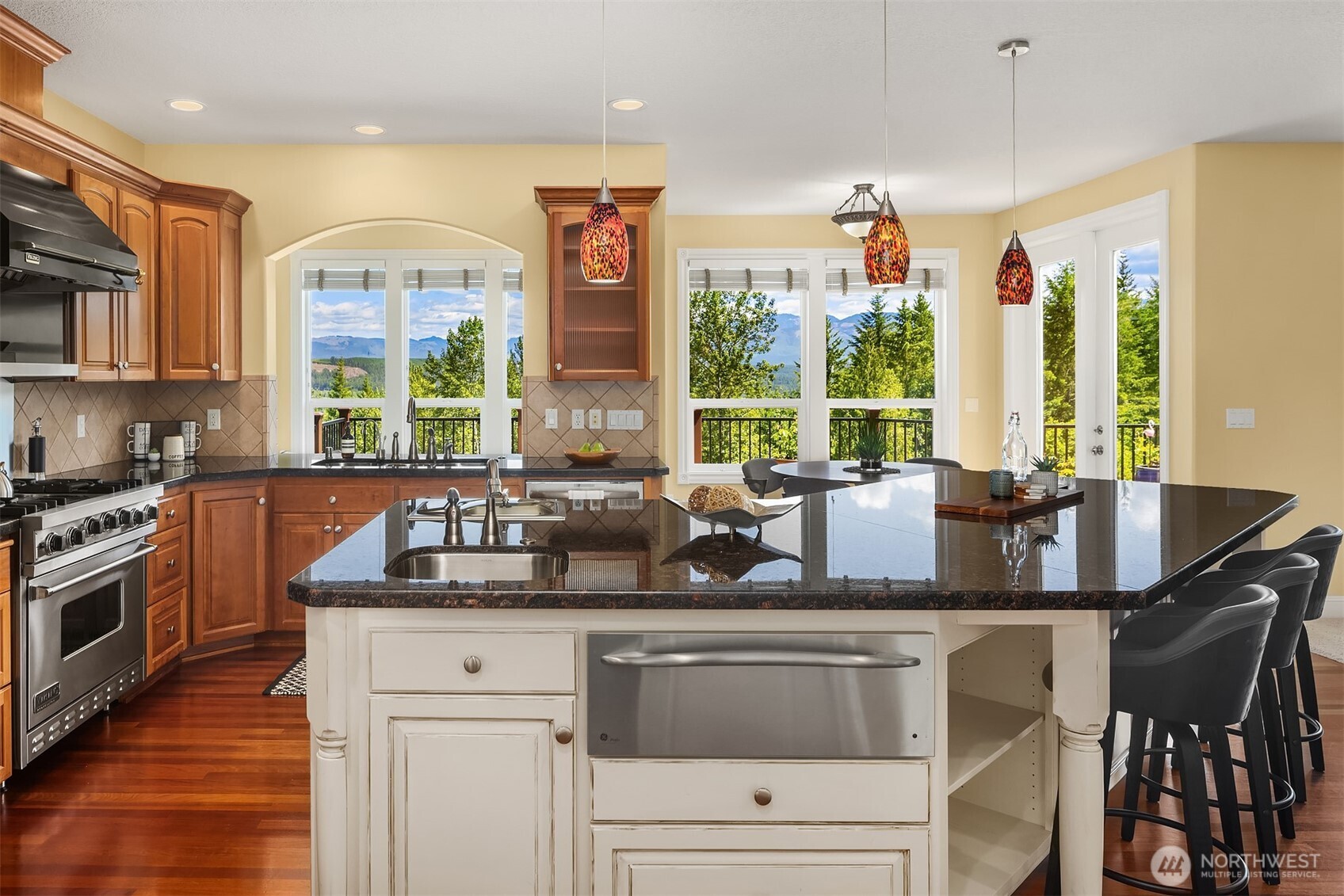 6230 Fairway Place SE, Snoqualmie, WA 98065