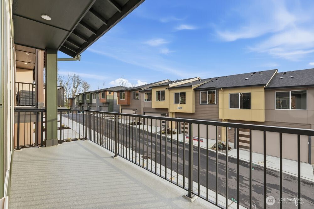 13210 NE 127th Way #E, Kirkland, WA 98034