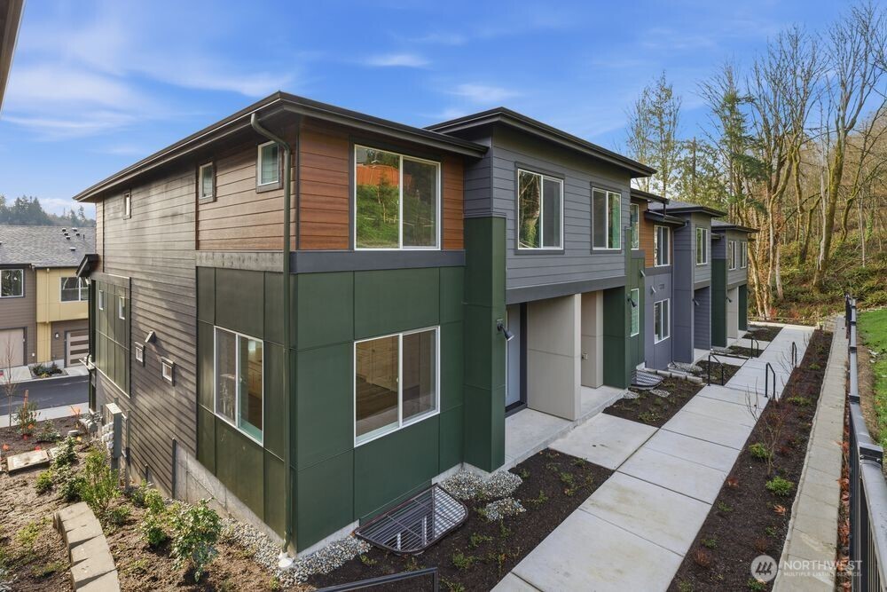 13210 NE 127th Way #E, Kirkland, WA 98034
