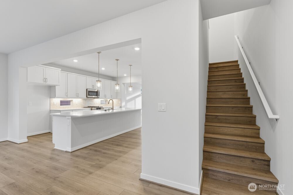 13210 NE 127th Way #E, Kirkland, WA 98034