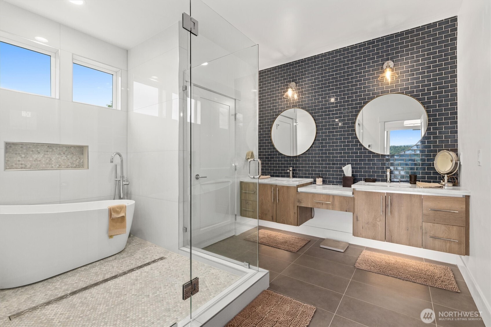 6921 55th Avenue S, Seattle, WA 98118-3411