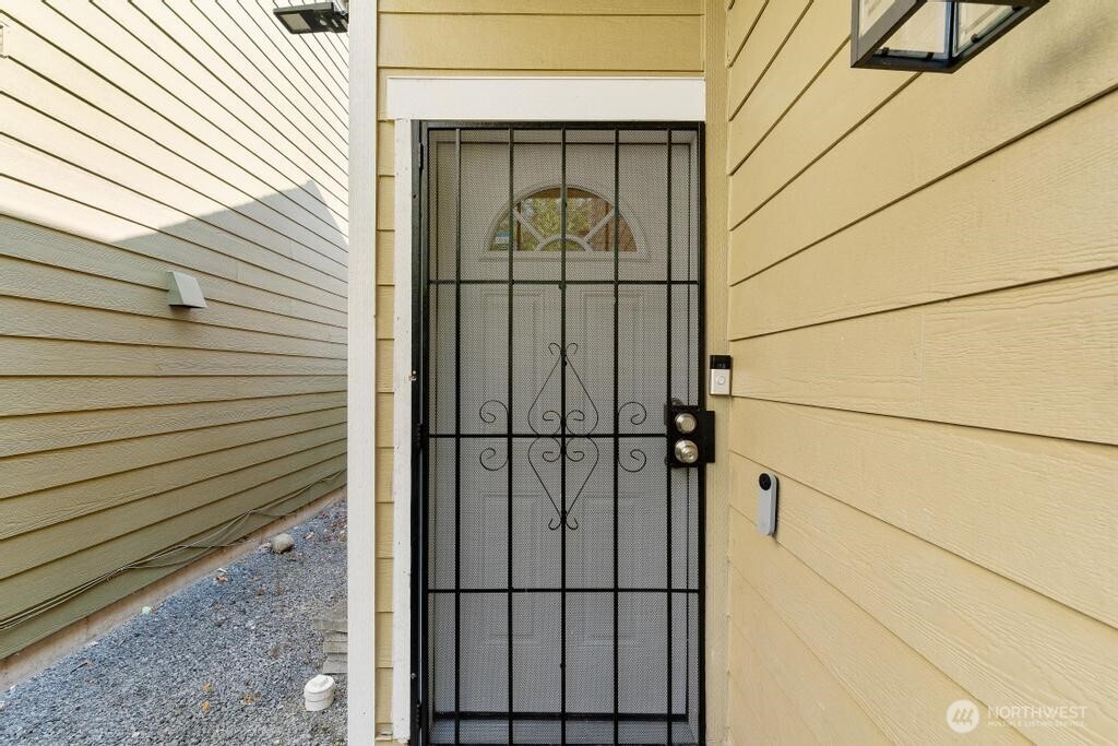 11415 6th Avenue E , Tacoma, WA 98445