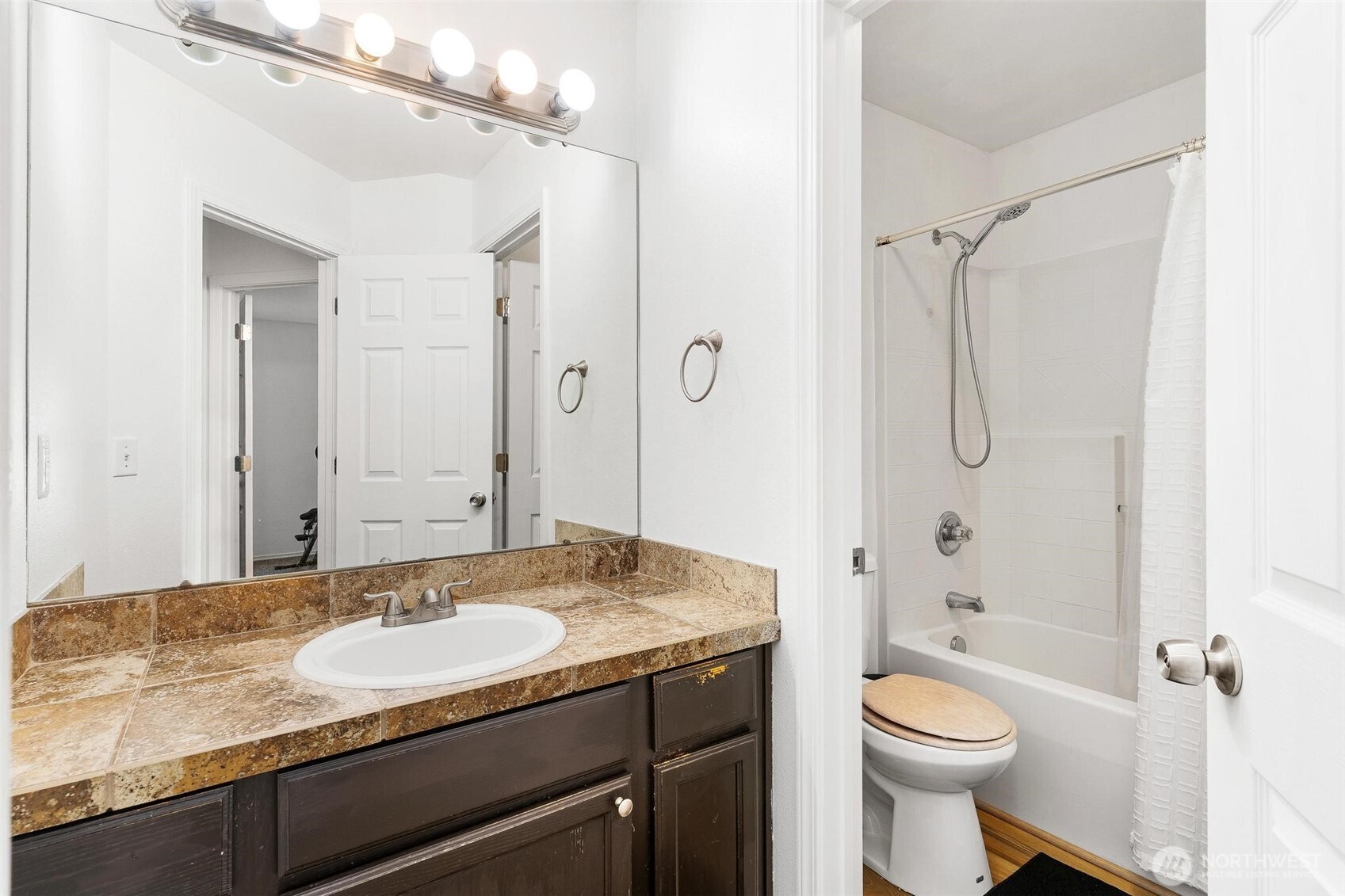 11415 6th Avenue E , Tacoma, WA 98445