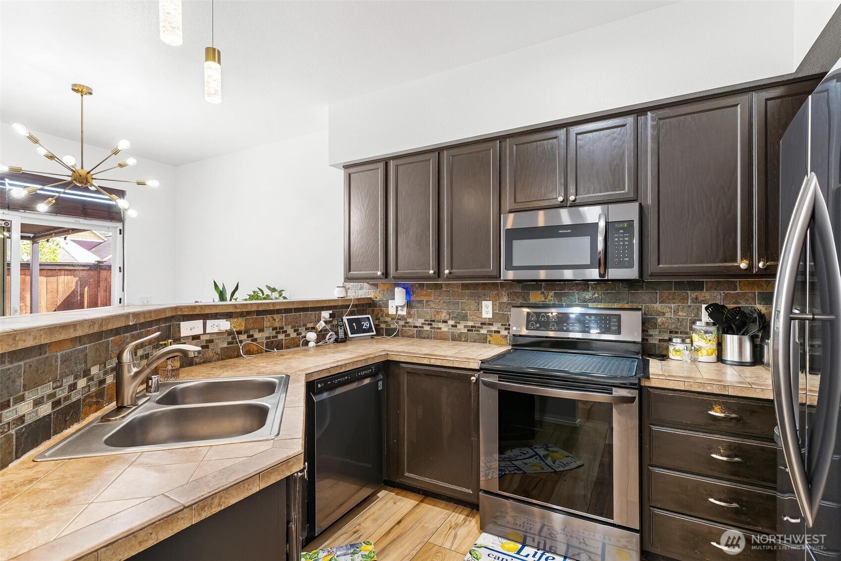 11415 6th Avenue E , Tacoma, WA 98445