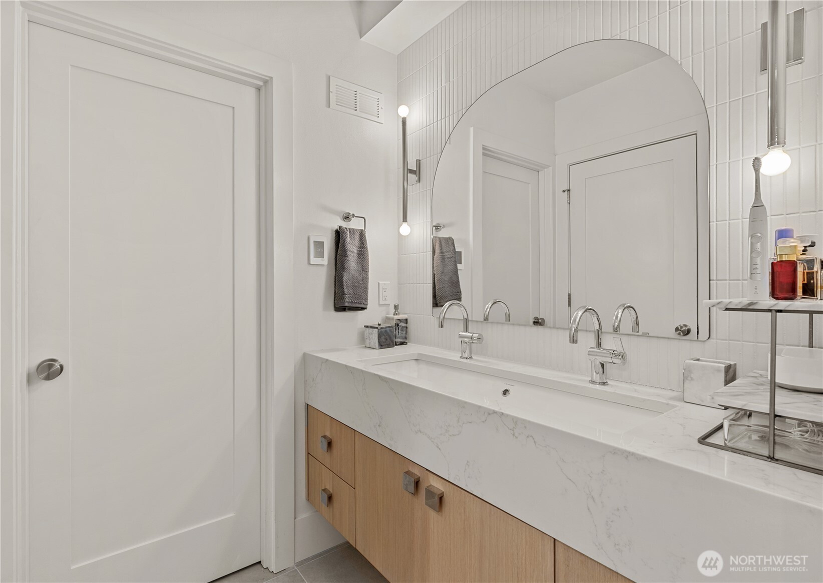 3959 1st Avenue NE #A, Seattle, WA 98105