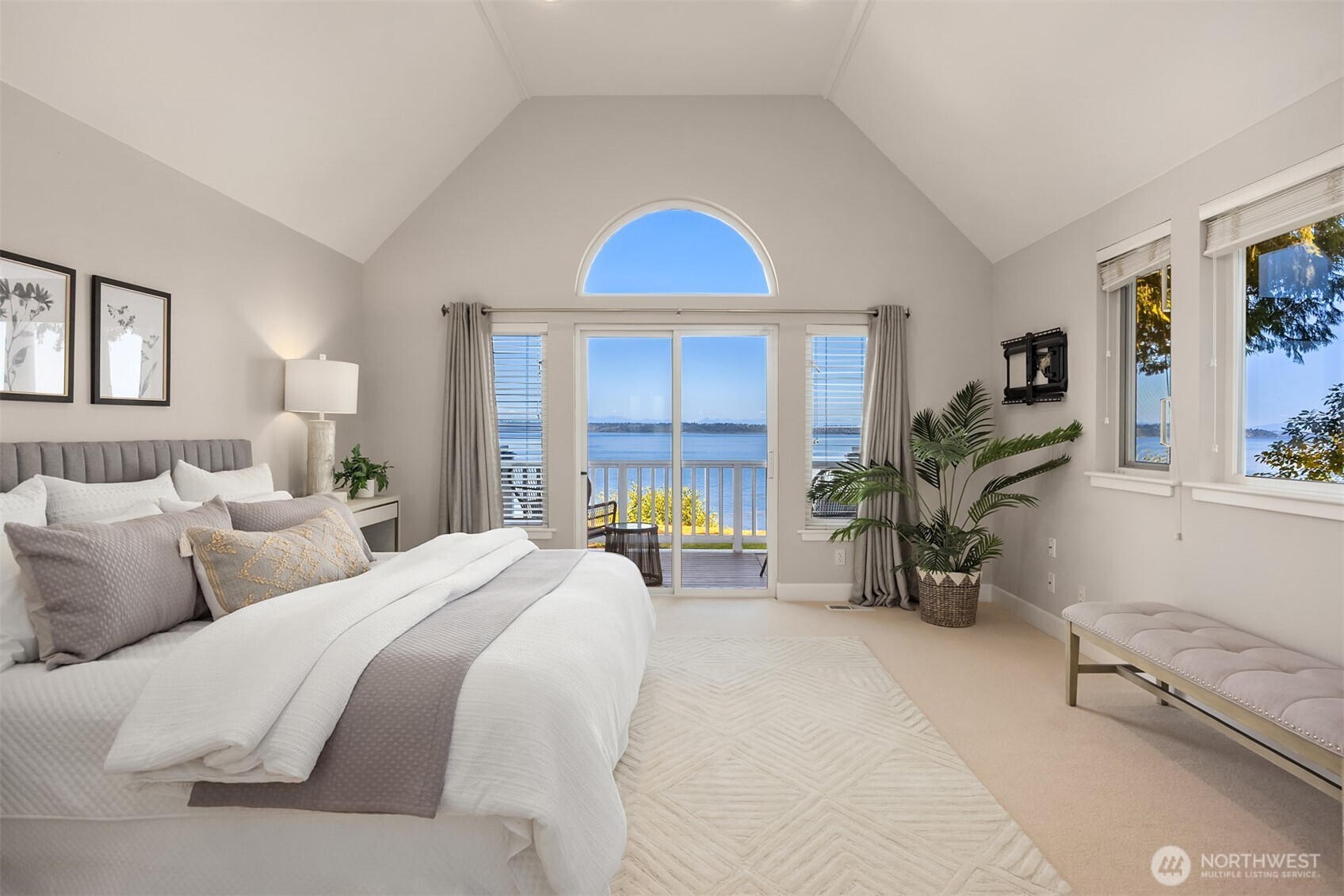 10668 NE Manor Lane , Bainbridge Island, WA 98110