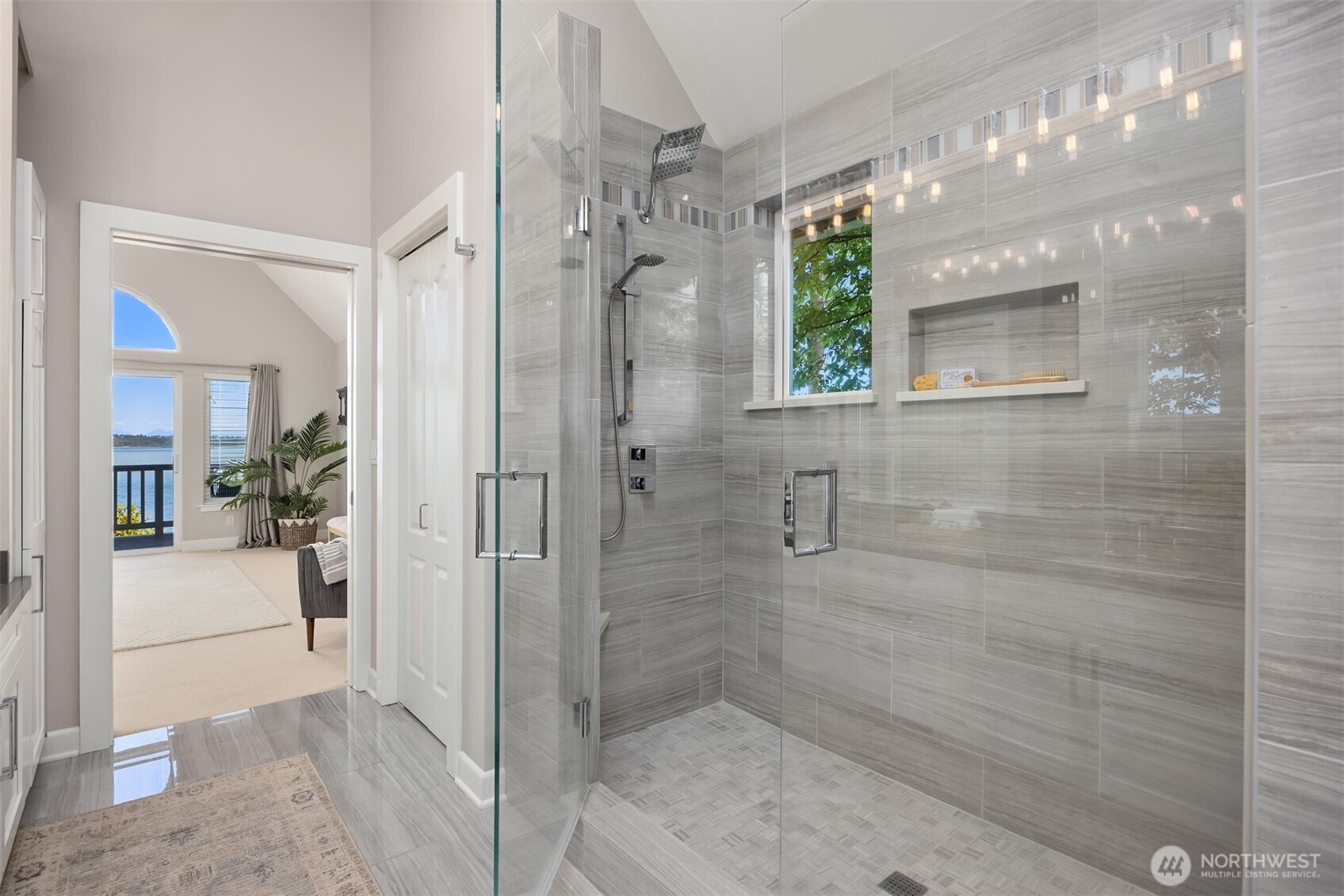 10668 NE Manor Lane , Bainbridge Island, WA 98110