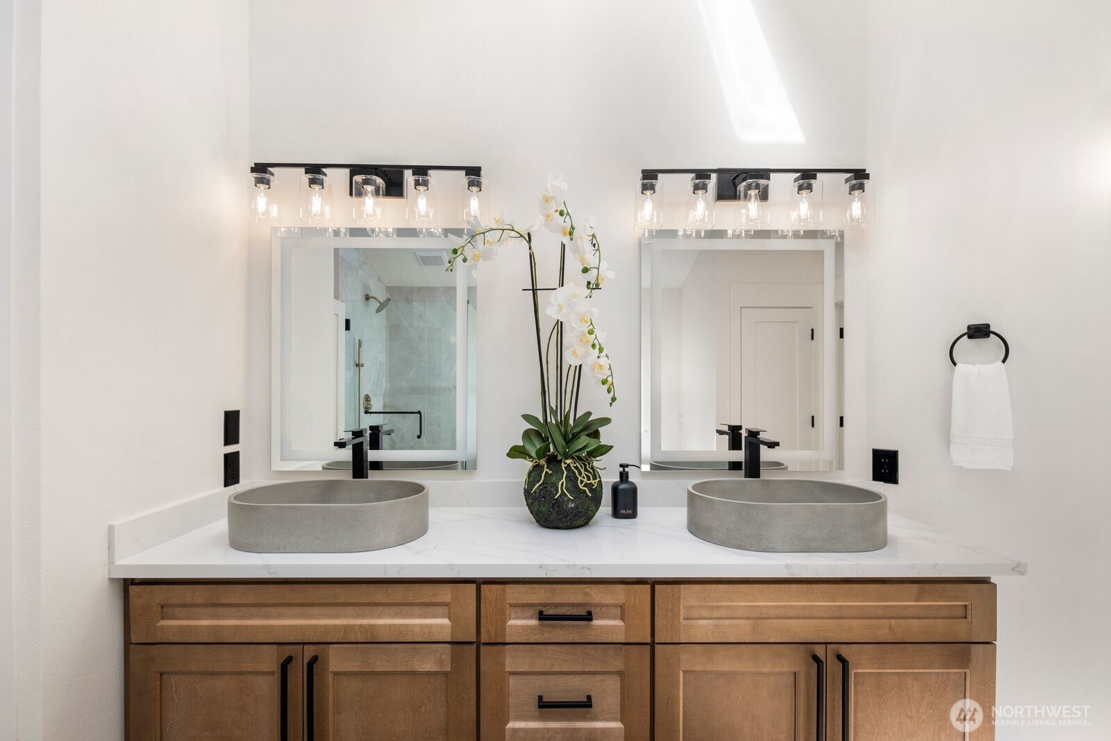 1174 SW Clevenger Lane , Port Orchard, WA 98367