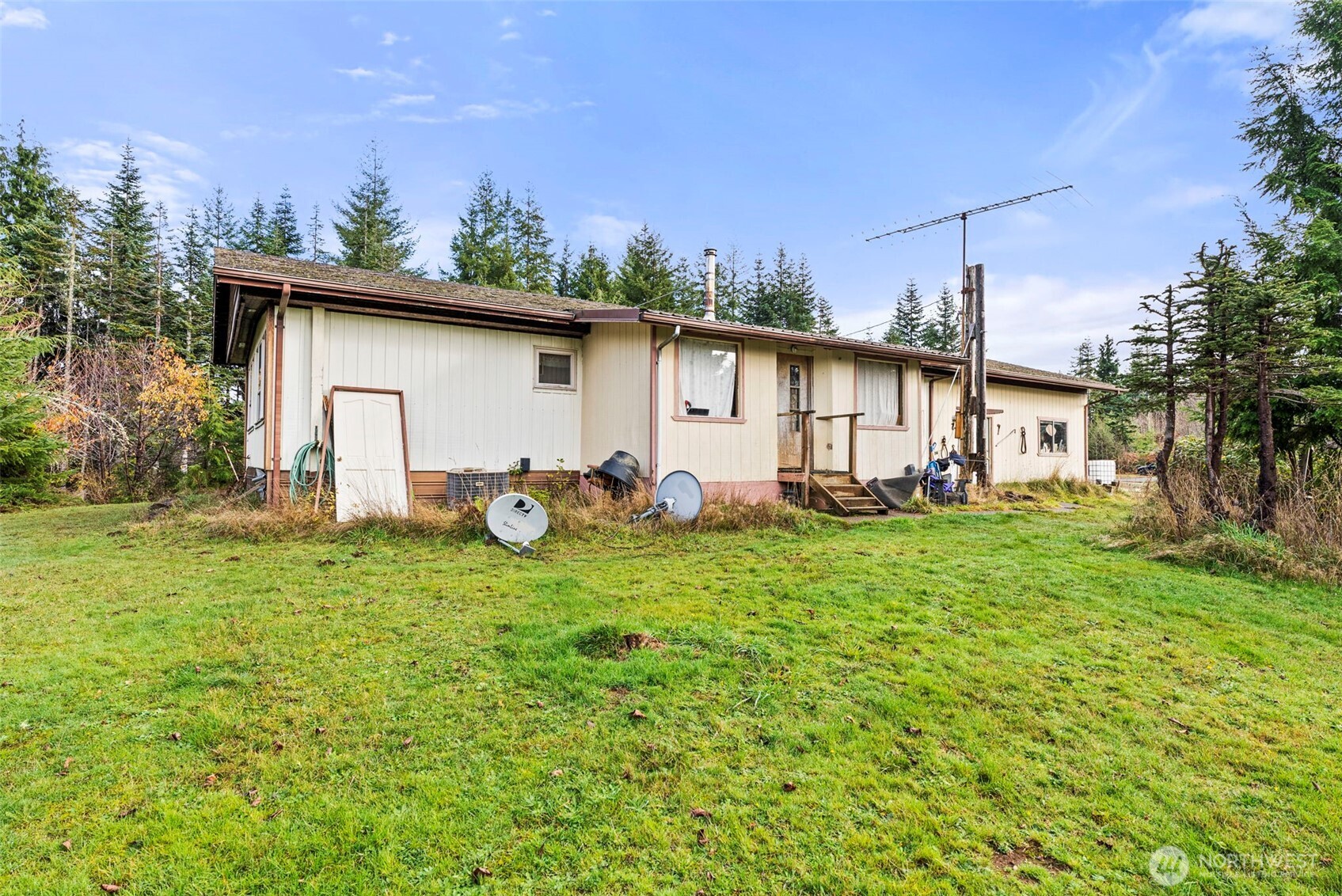 2700 Mallis Landing Road , Raymond, WA 98577