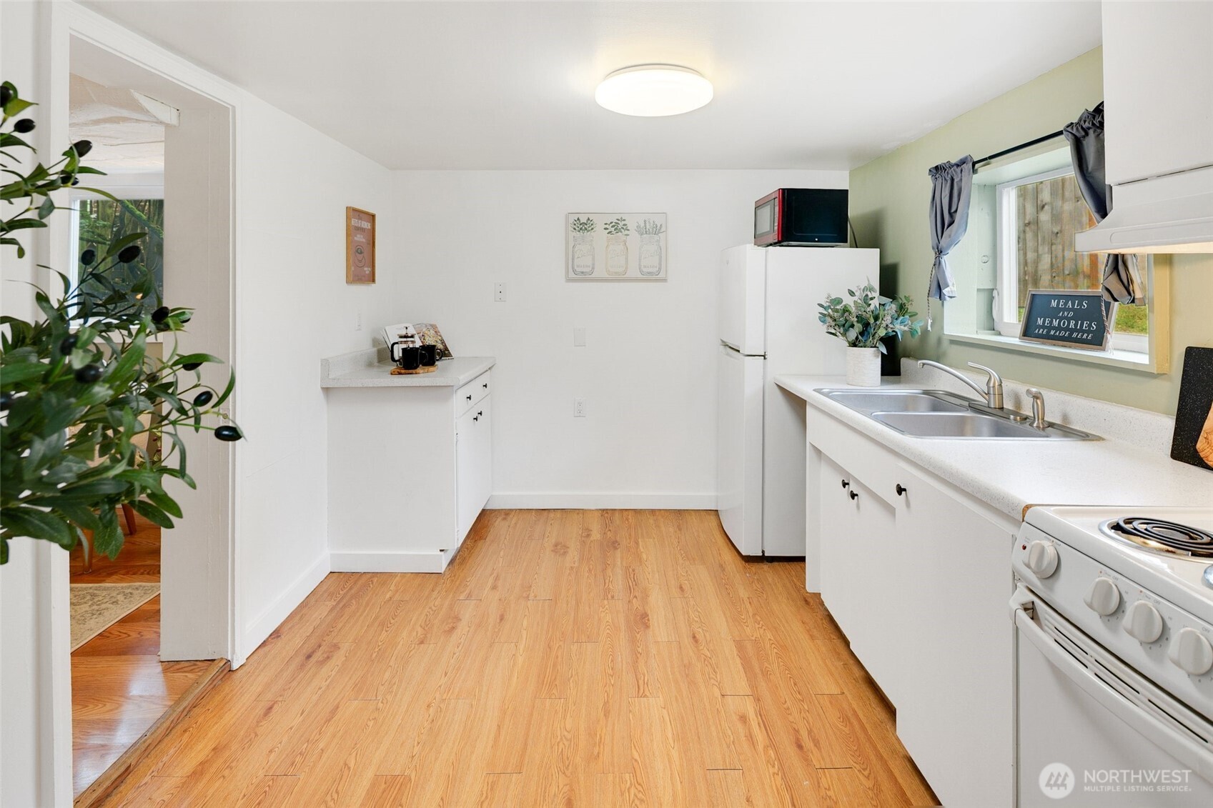 920 N 102nd Street , Seattle, WA 98133