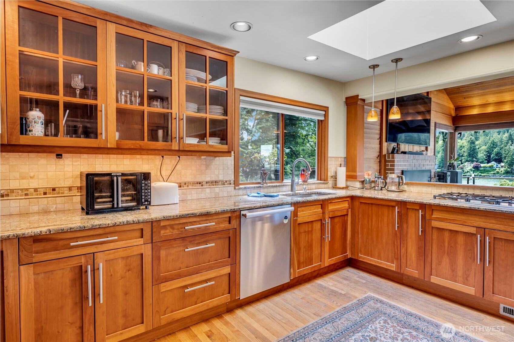 6490 NE Monte Vista Drive , Bainbridge Island, WA 98110