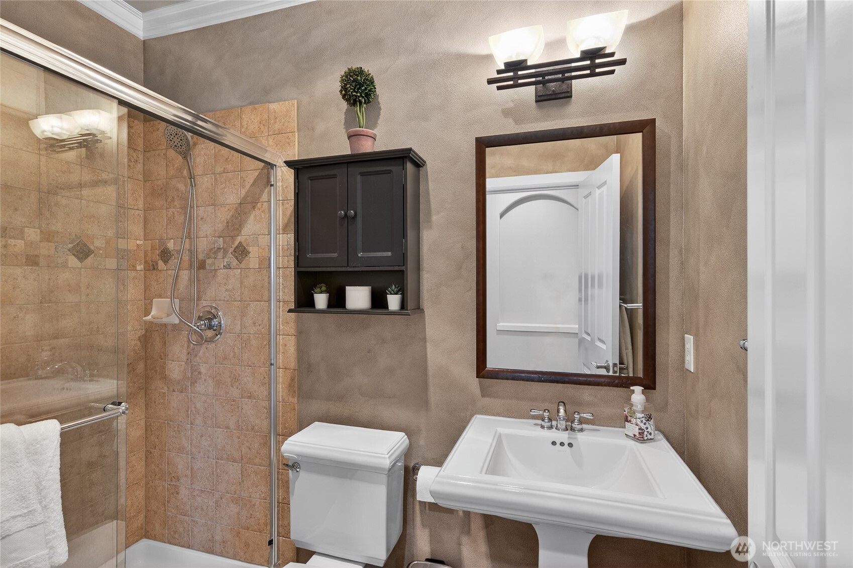 25902 NE 1st Place , Sammamish, WA 98074-3477