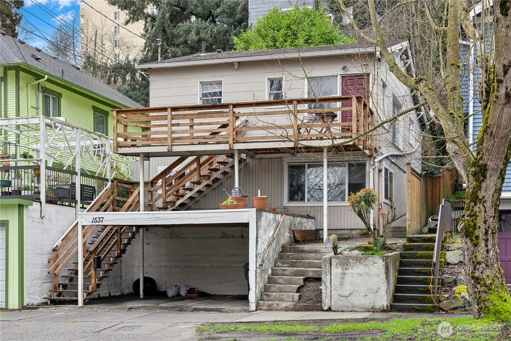 1537 15th Avenue NE, Seattle, WA 98144