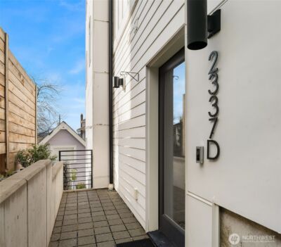 2337 10th Avenue E #D, Seattle, WA 98102 - Photo 2