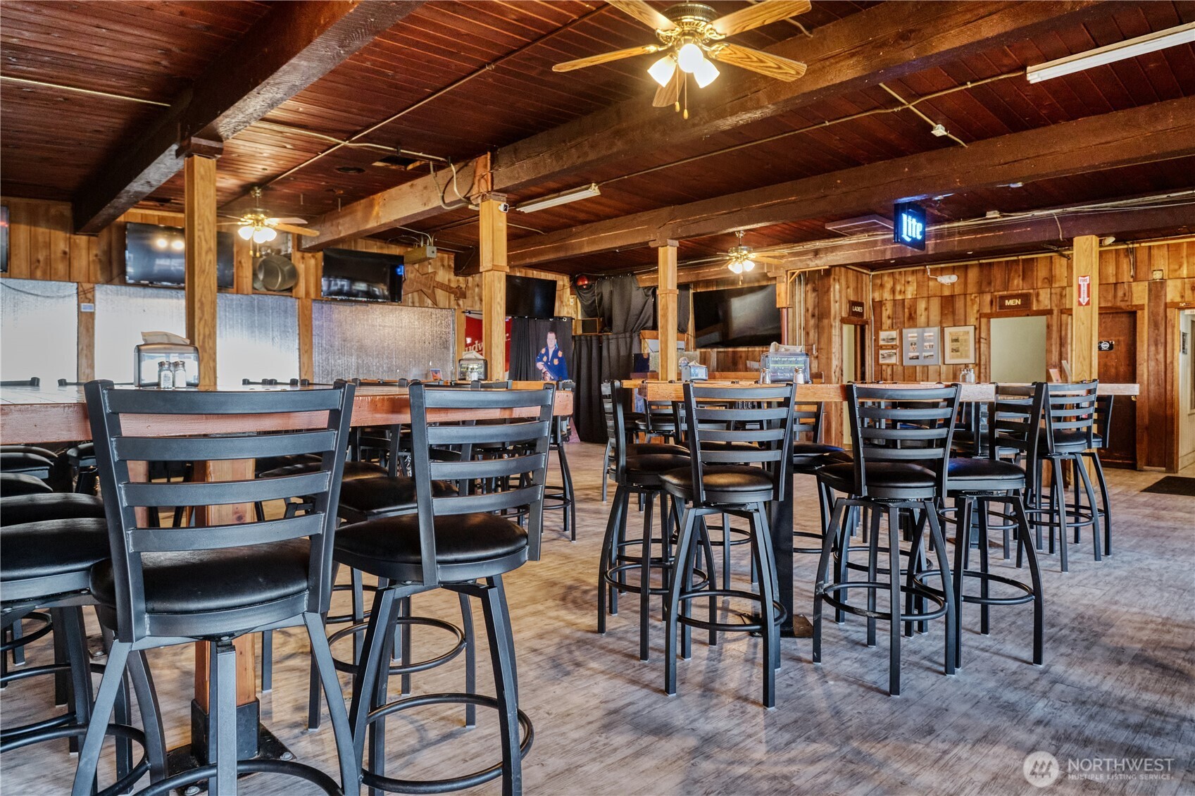 1334 Gulf Road , Point Roberts, WA 98281