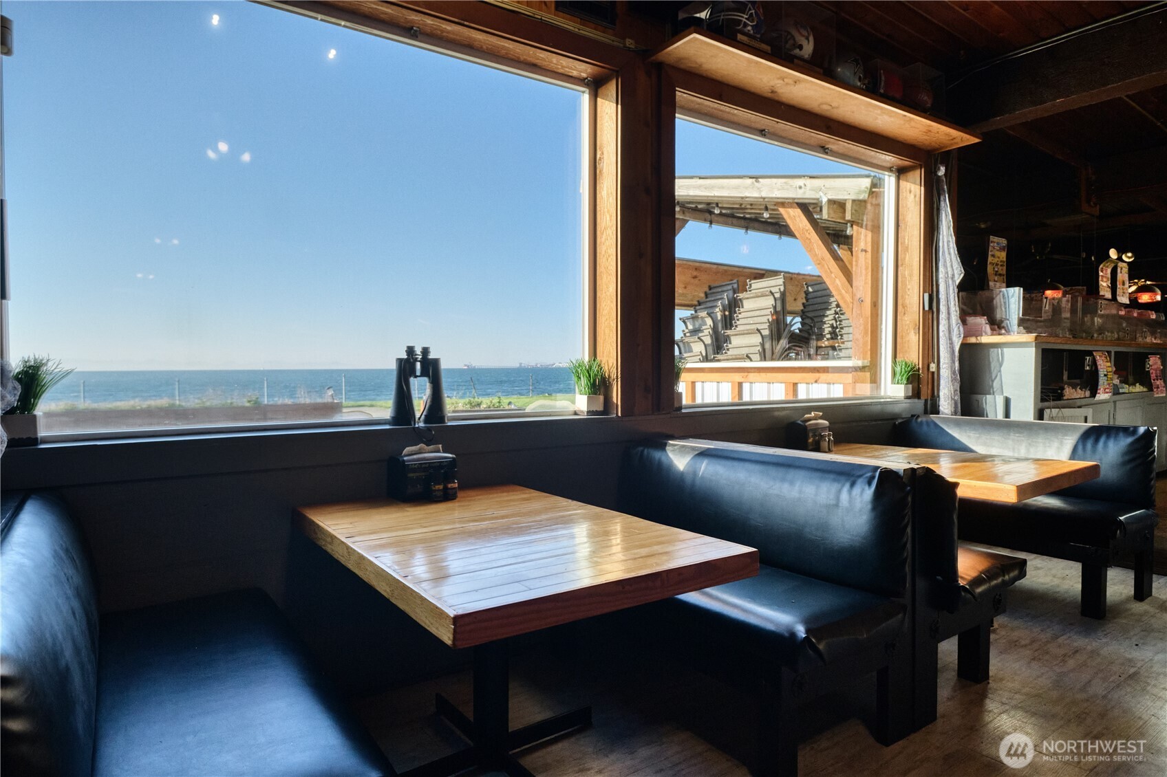 1334 Gulf Road , Point Roberts, WA 98281