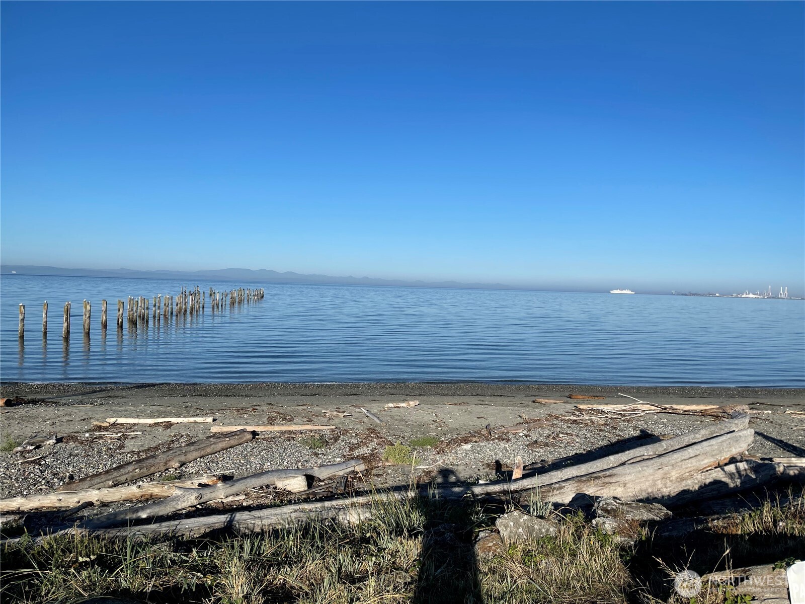 1334 Gulf Road , Point Roberts, WA 98281