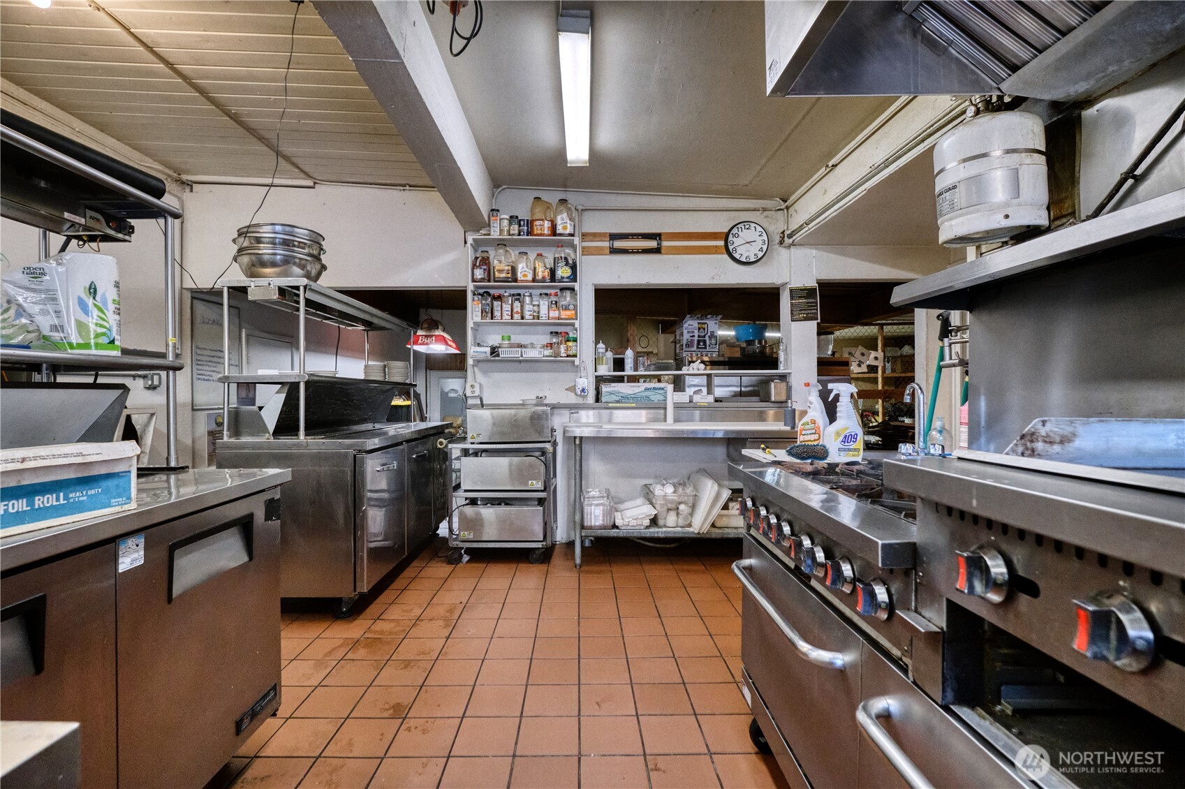 1334 Gulf Road , Point Roberts, WA 98281