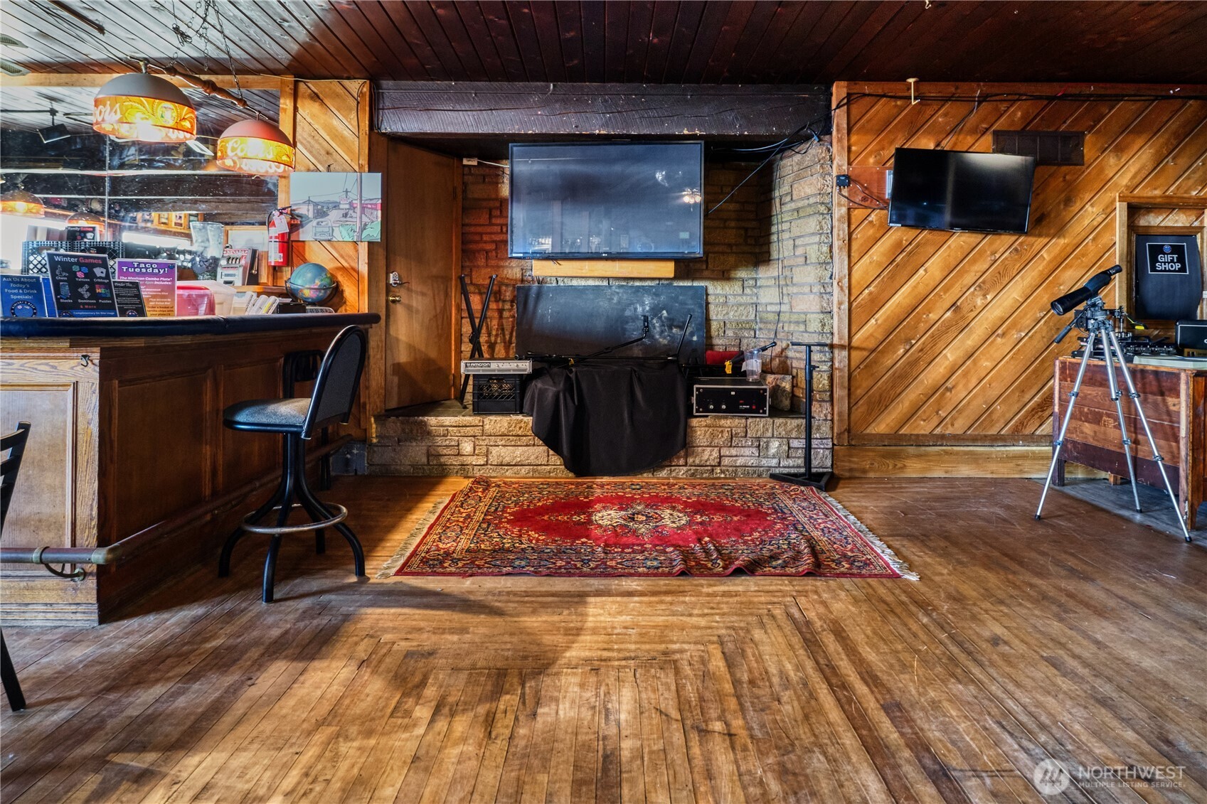 1334 Gulf Road , Point Roberts, WA 98281