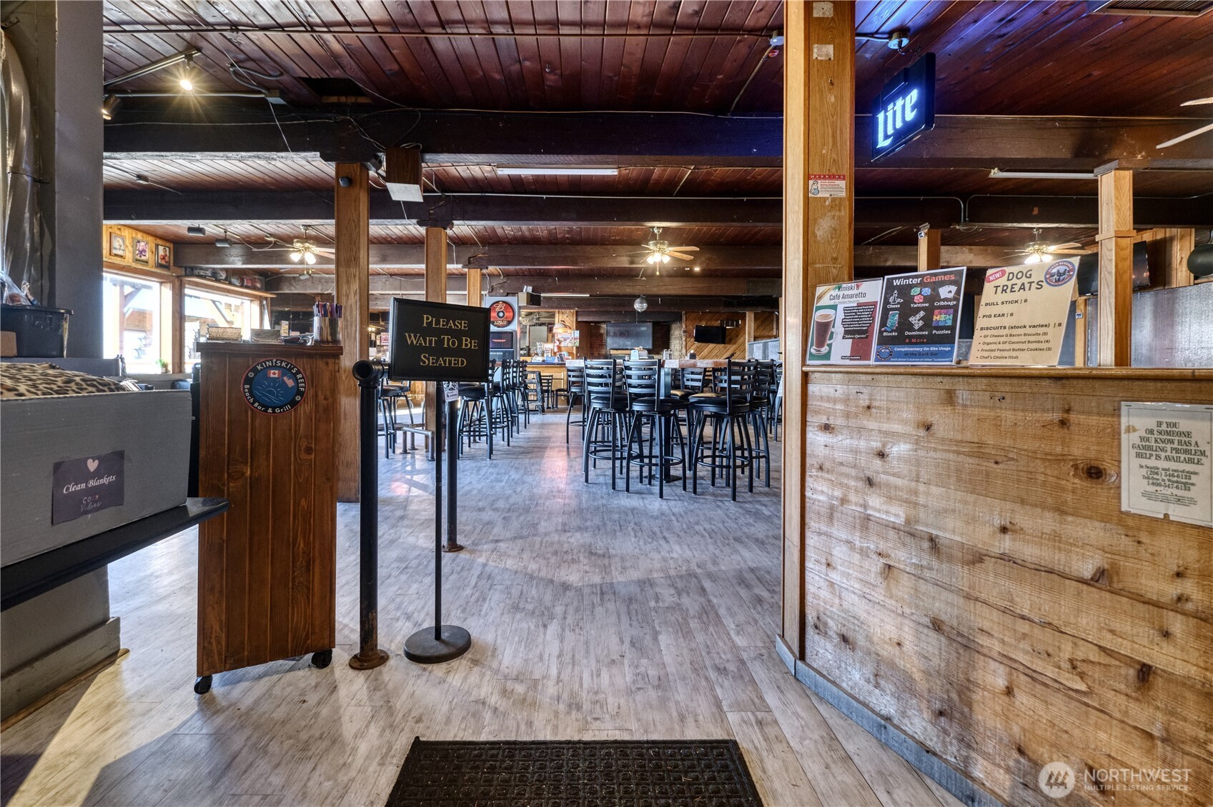 1334 Gulf Road , Point Roberts, WA 98281