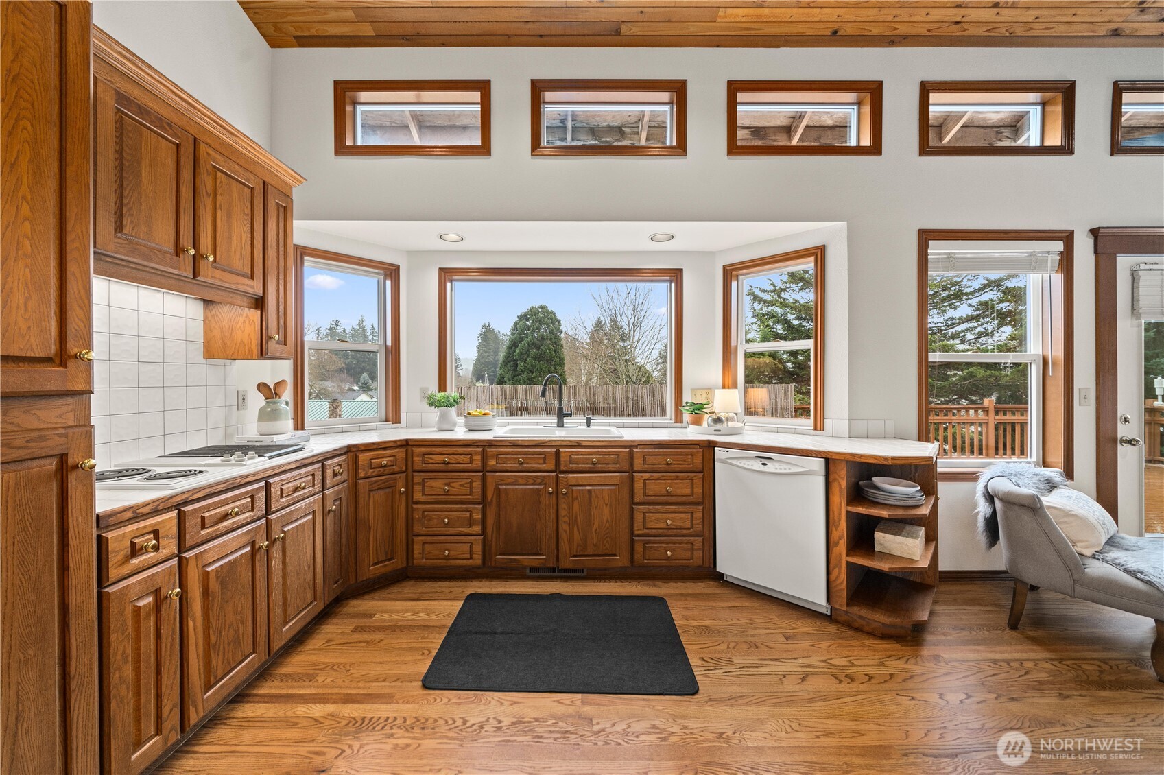 205 Conant Drive N, Eatonville, WA 98328-8046