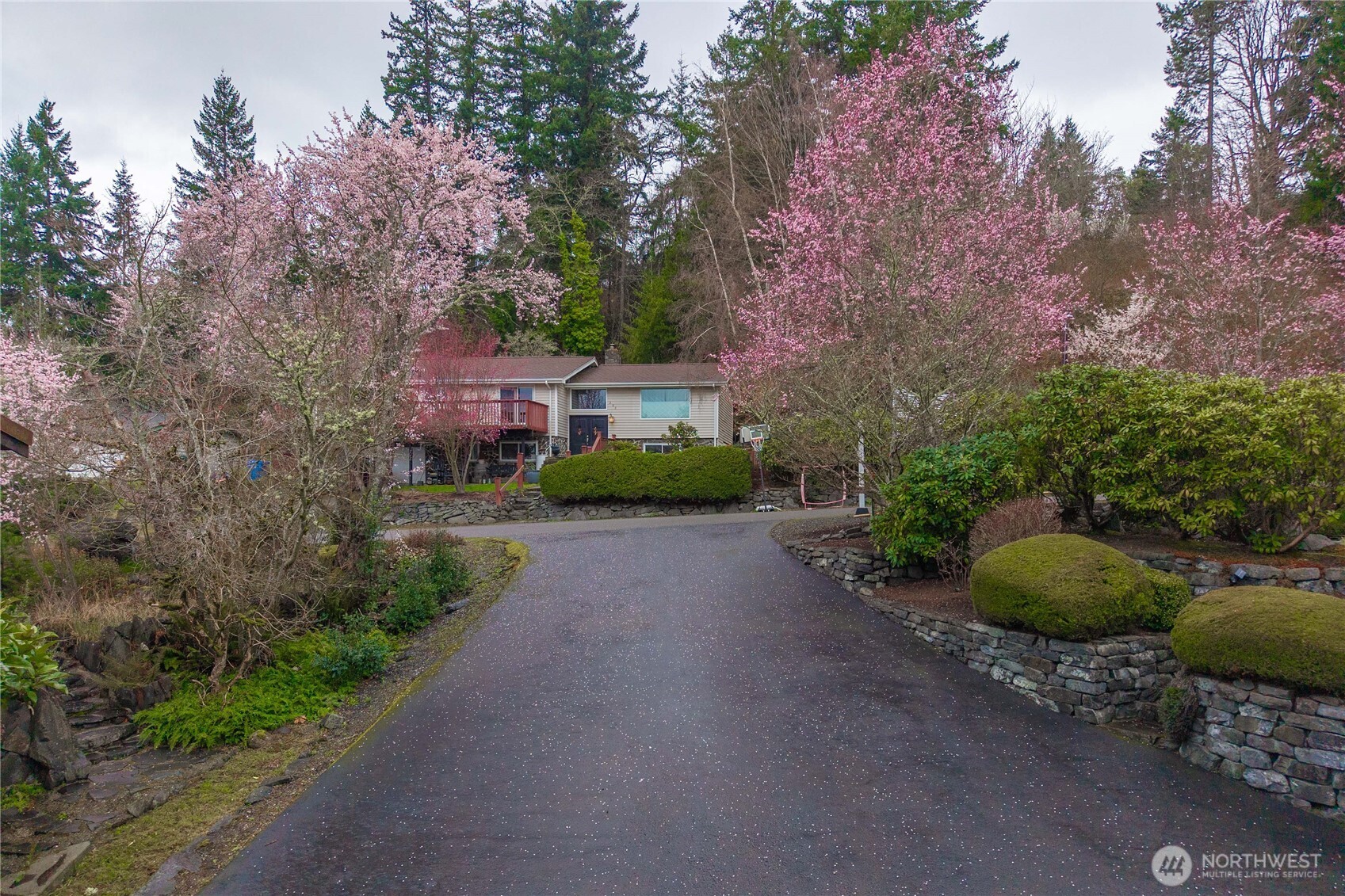 205 Conant Drive N, Eatonville, WA 98328-8046