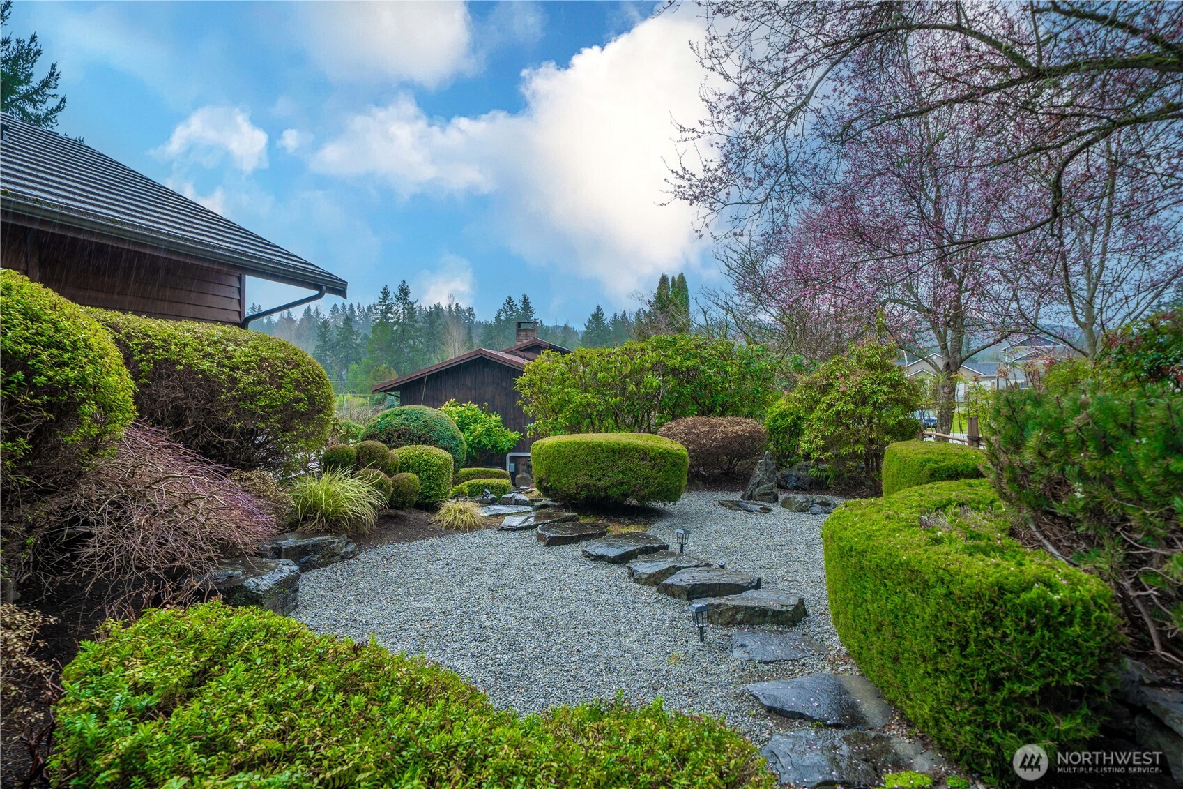 205 Conant Drive N, Eatonville, WA 98328-8046