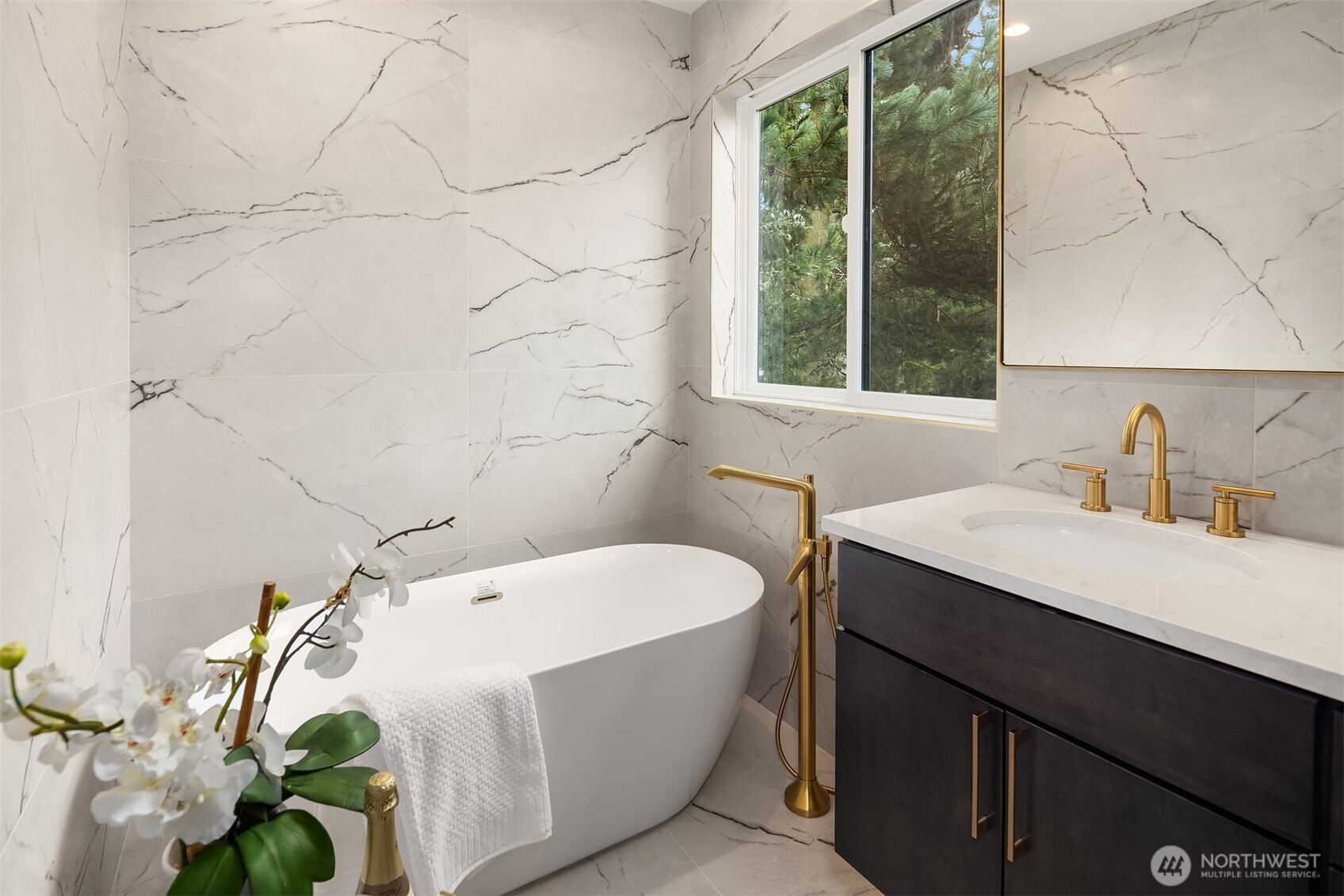 12226 NE 70th Street , Kirkland, WA 98033