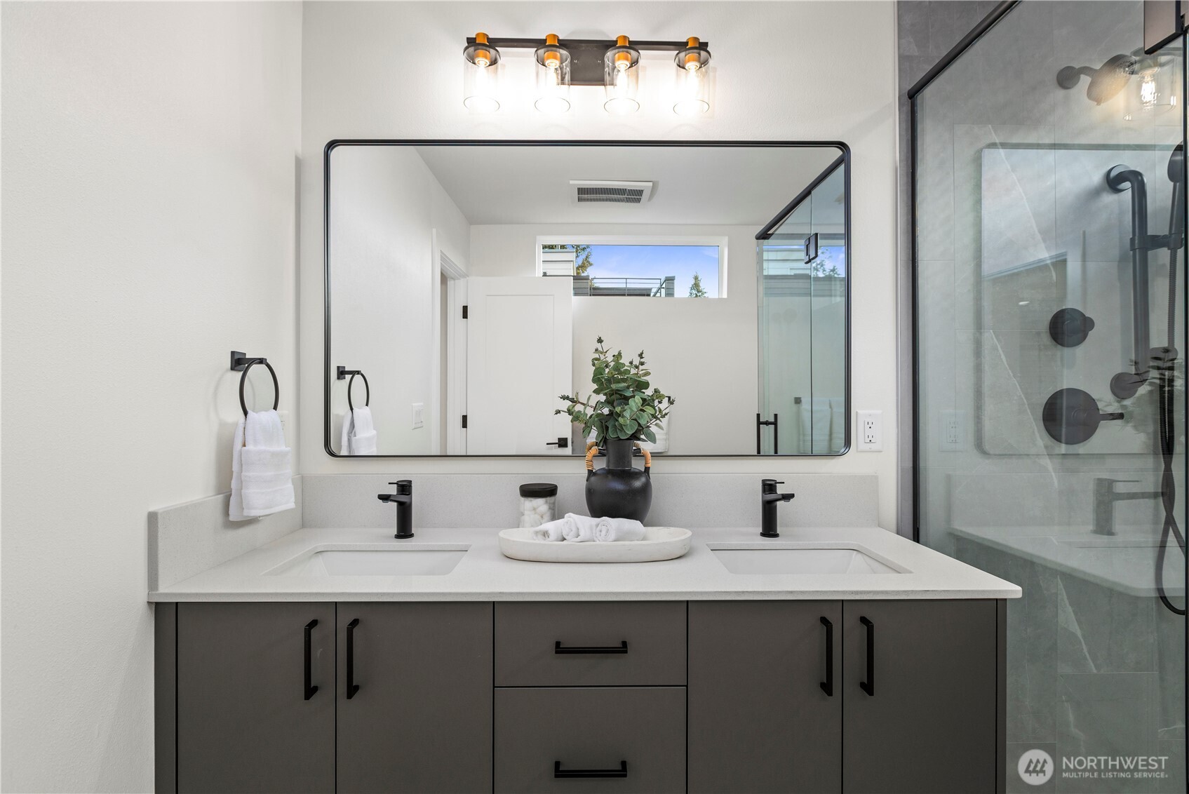 1913 A N 120th Street , Seattle, WA 98133