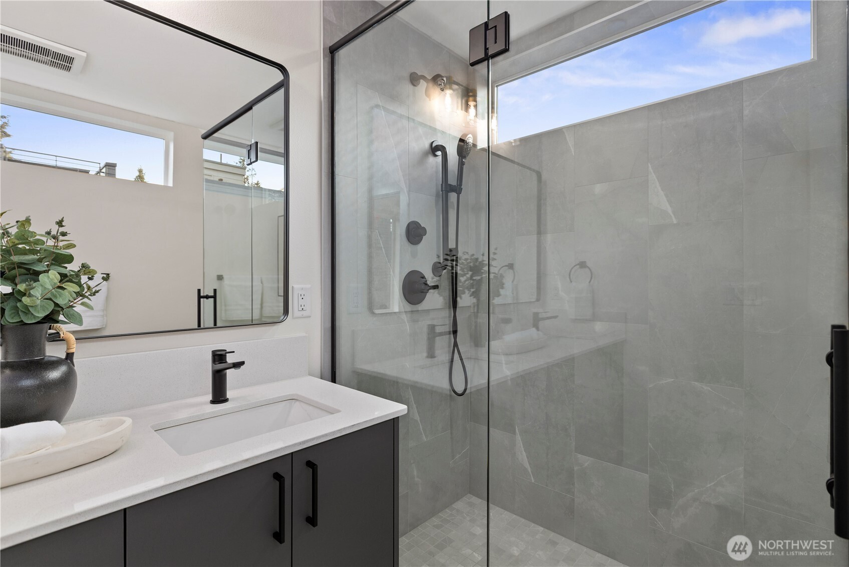 1913 A N 120th Street , Seattle, WA 98133