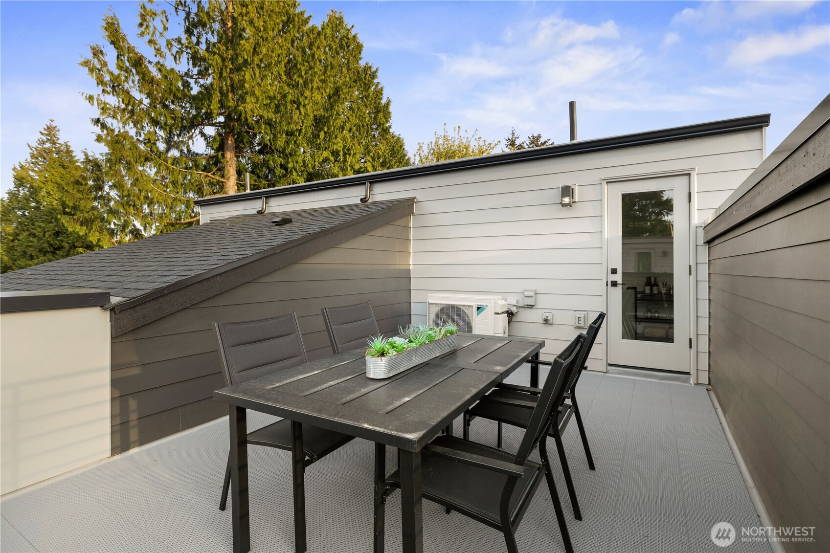 1913 A N 120th Street , Seattle, WA 98133