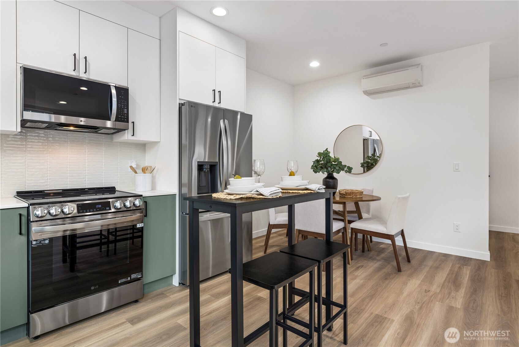 1913 A N 120th Street , Seattle, WA 98133