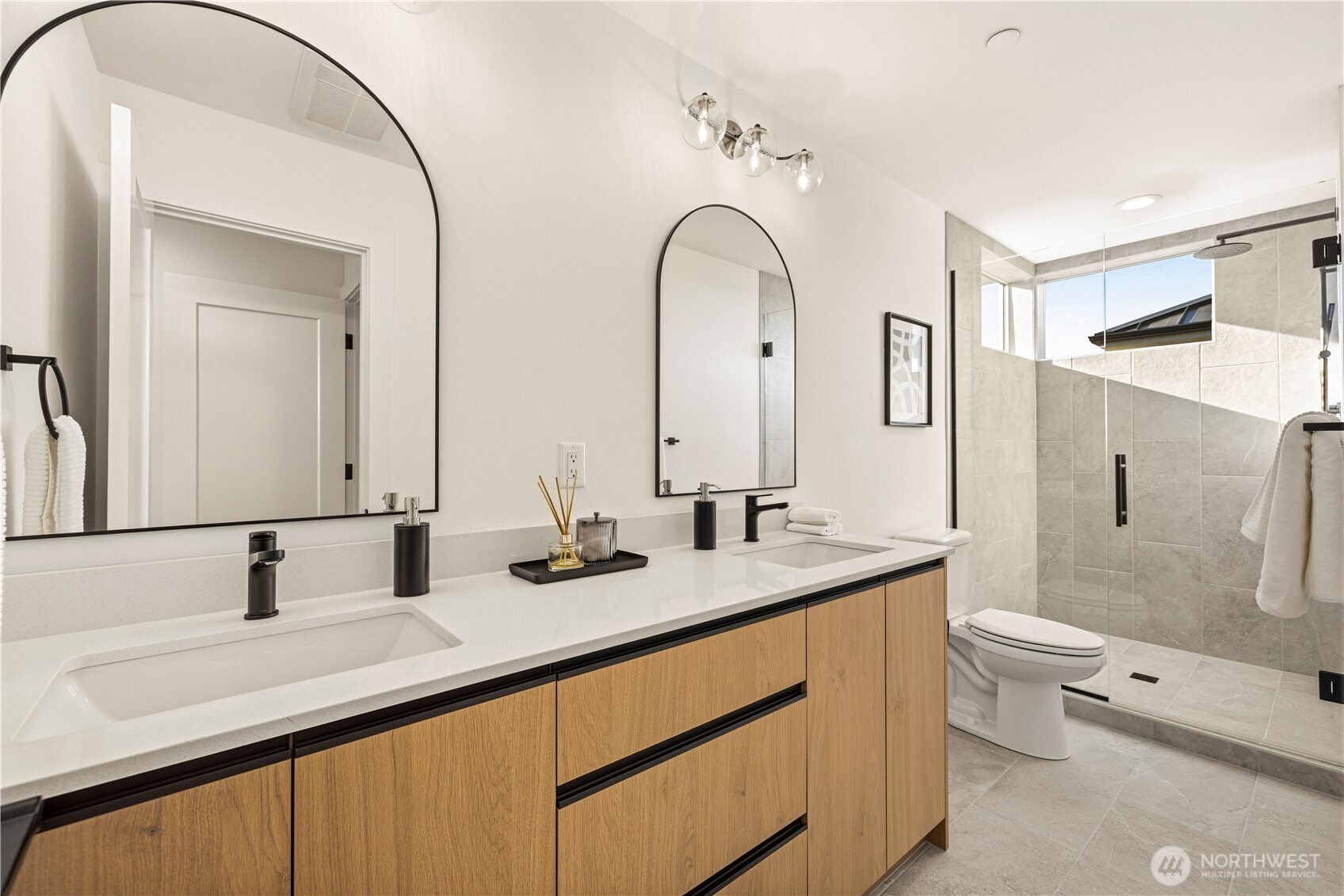 3819 B Fremont Avenue N, Seattle, WA 98103