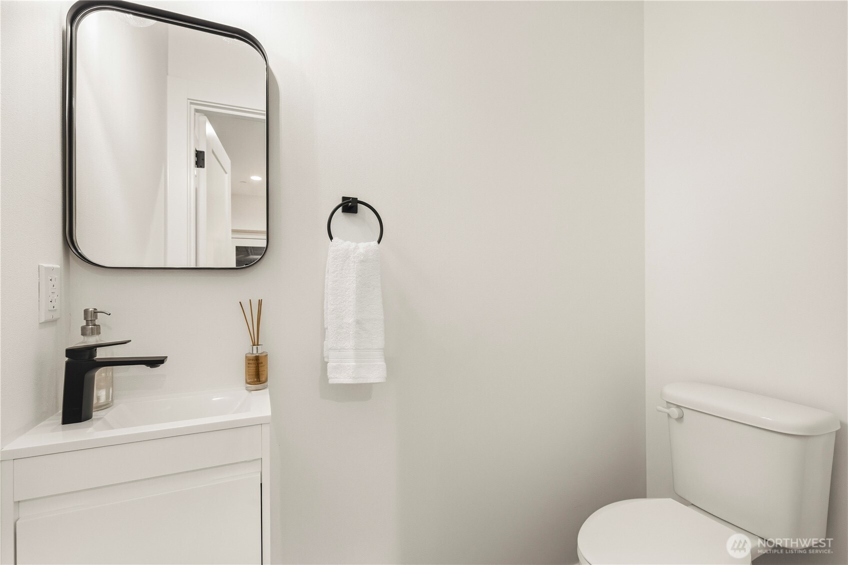 3817 D Fremont Avenue N, Seattle, WA 98103