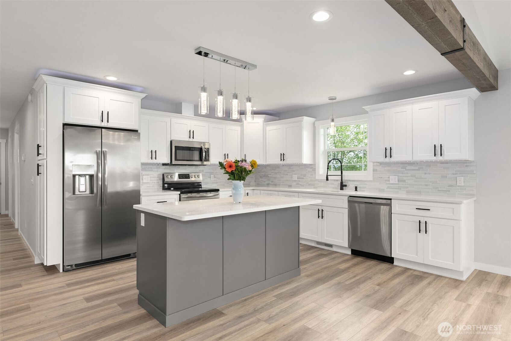 635 Elm Street , Raymond, WA 98577