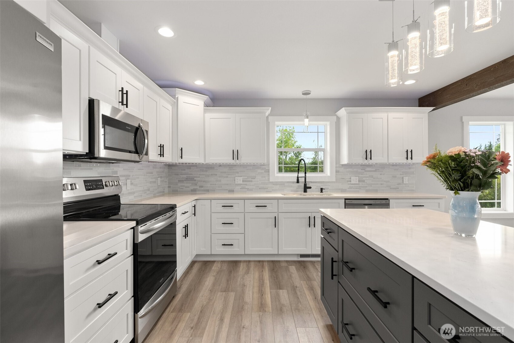 635 Elm Street , Raymond, WA 98577