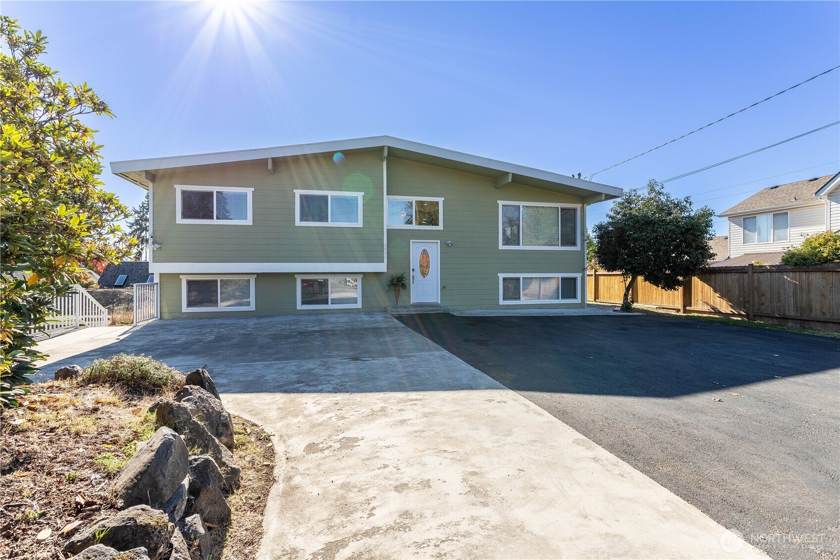 3905 NE 6th Street , Renton, WA 98056