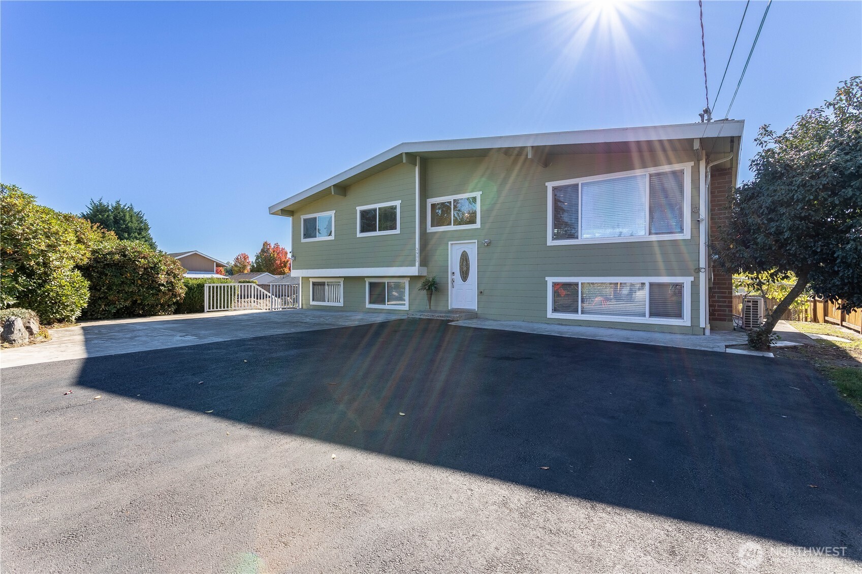 3905 NE 6th Street , Renton, WA 98056