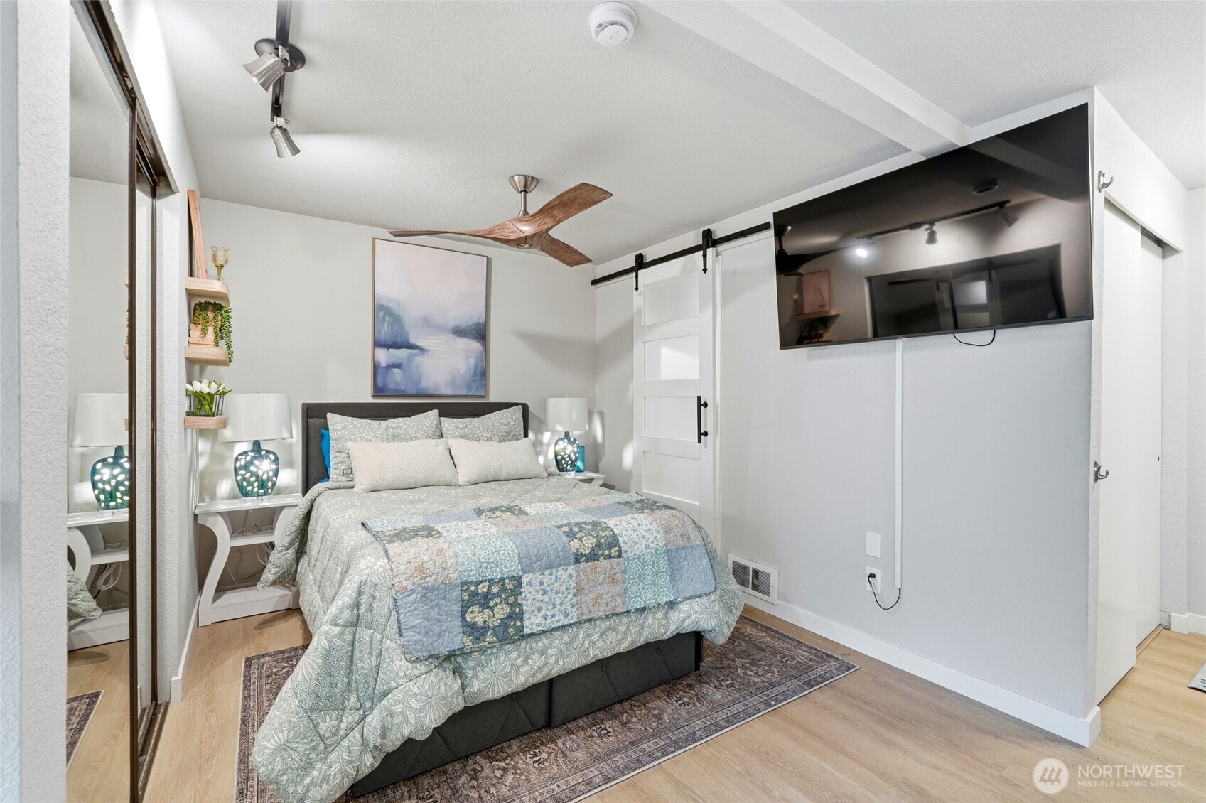 15846 NE Leary Way #6-201, Redmond, WA 98052