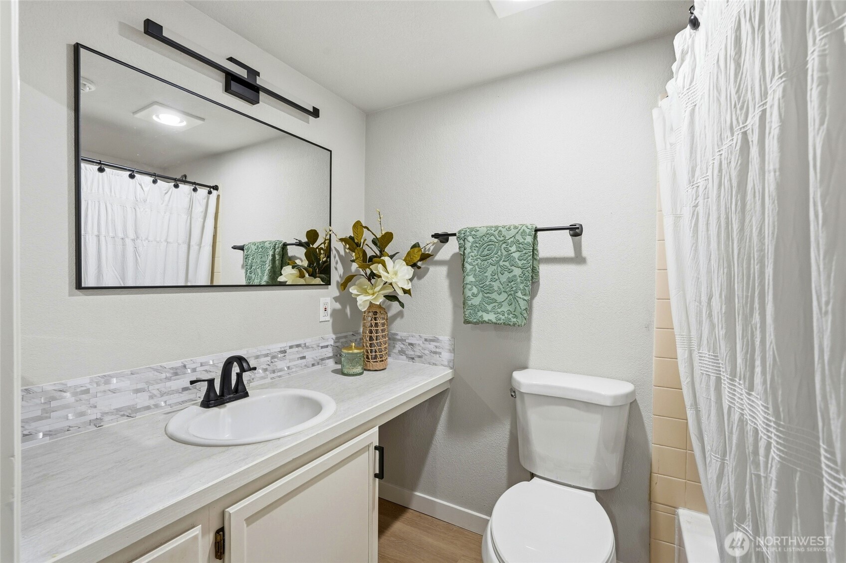 15846 NE Leary Way #6-201, Redmond, WA 98052