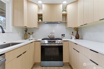 30041 14th Avenue S, Federal Way, WA 98003