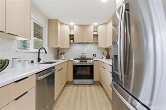 30041 14th Avenue S, Federal Way, WA 98003