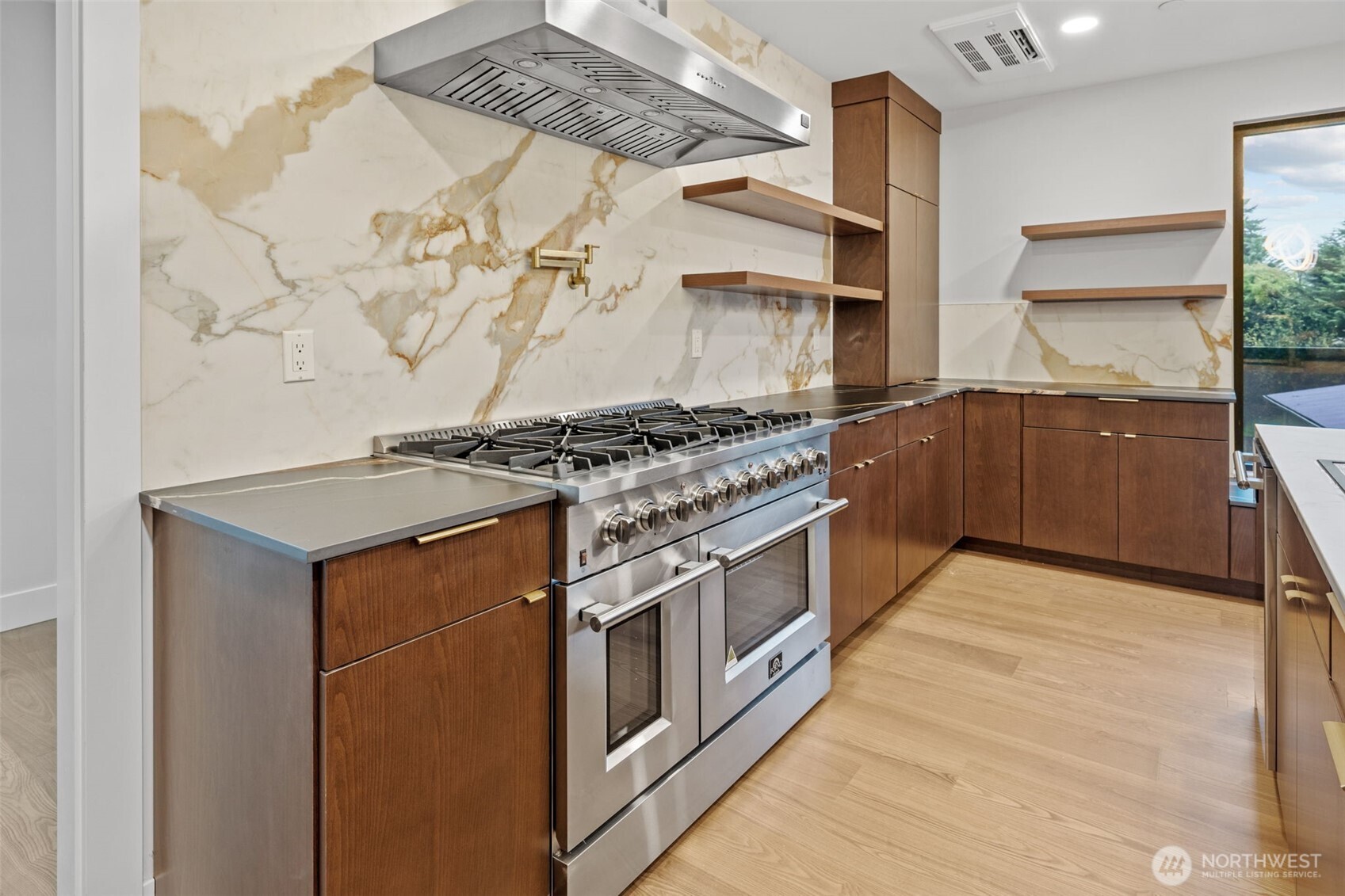 7905 240th Street SW, Edmonds, WA 98026