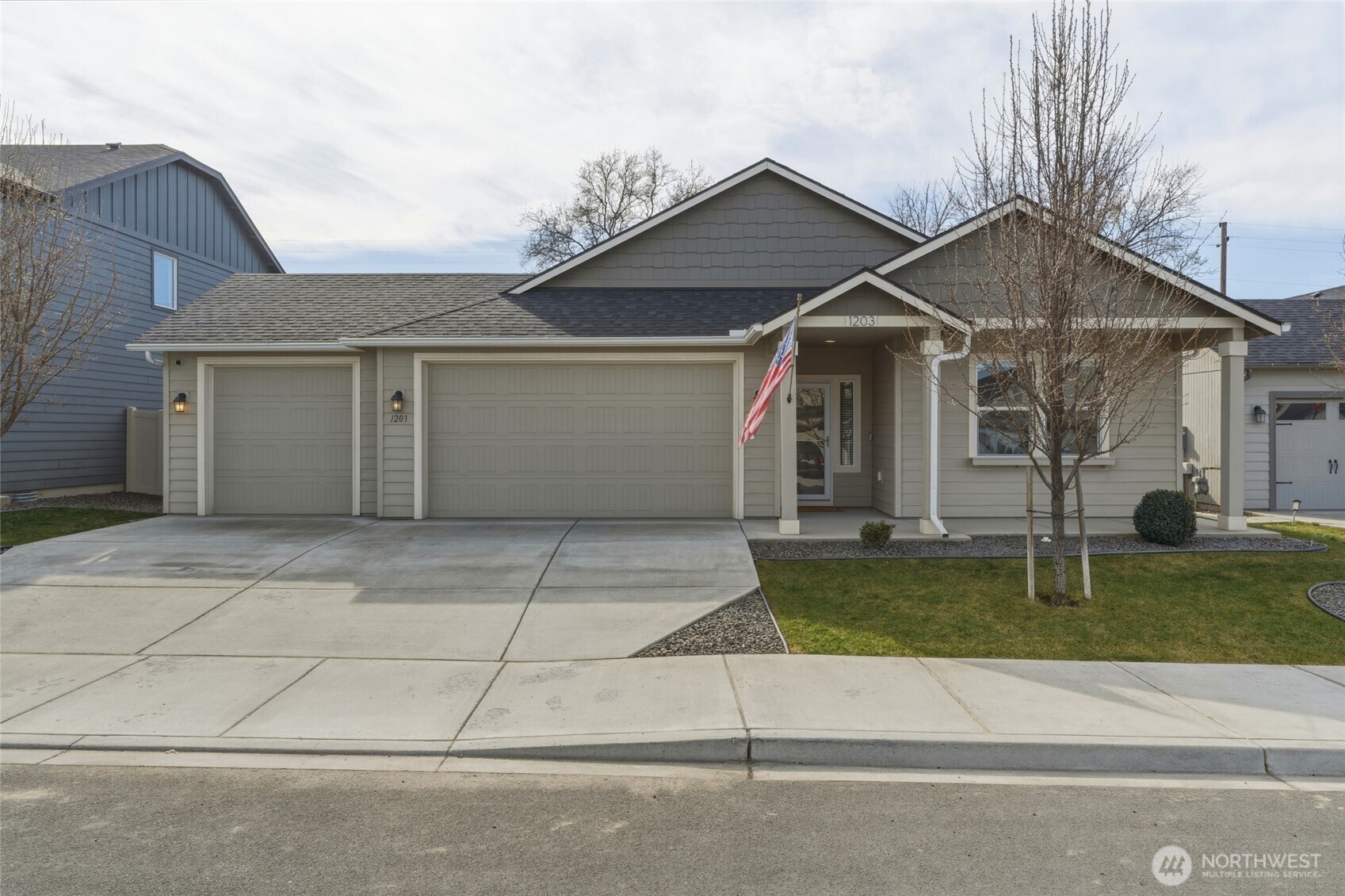 1203 SW Julia Street , College Place, WA 99324