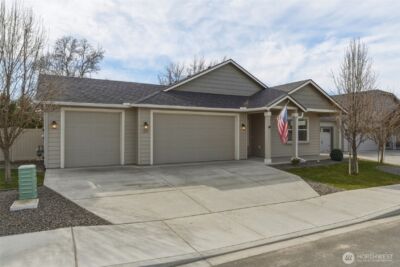 1203 SW Julia Street , College Place, WA 99324 - Photo 2