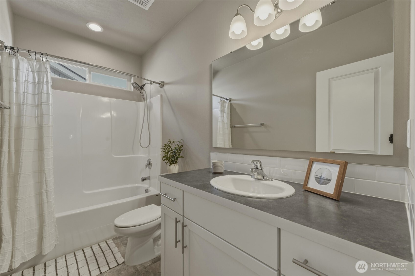 1203 SW Julia Street , College Place, WA 99324