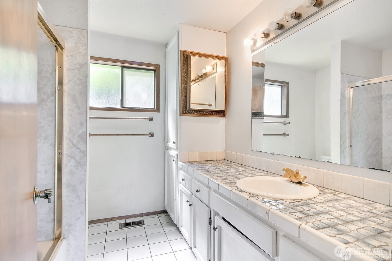 6514 S Norfolk Street , Seattle, WA 98118